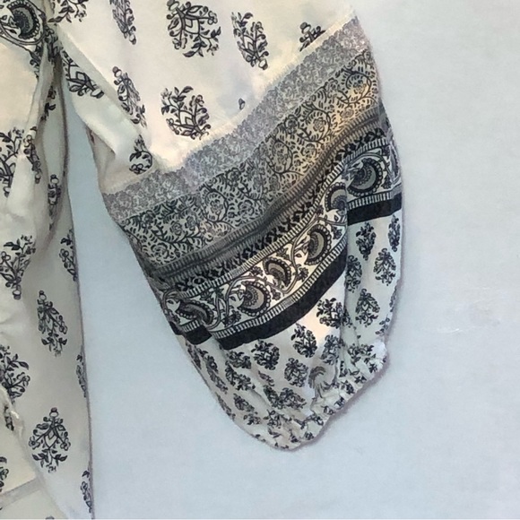 Old Navy boho peasant blouse gray and cream medium petite - Picture 3 of 14